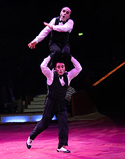 Duo Novruzov @ Circus Krone Premiere 1. Winterspielzeit 2016 (©Foto:Martin Schmitz)